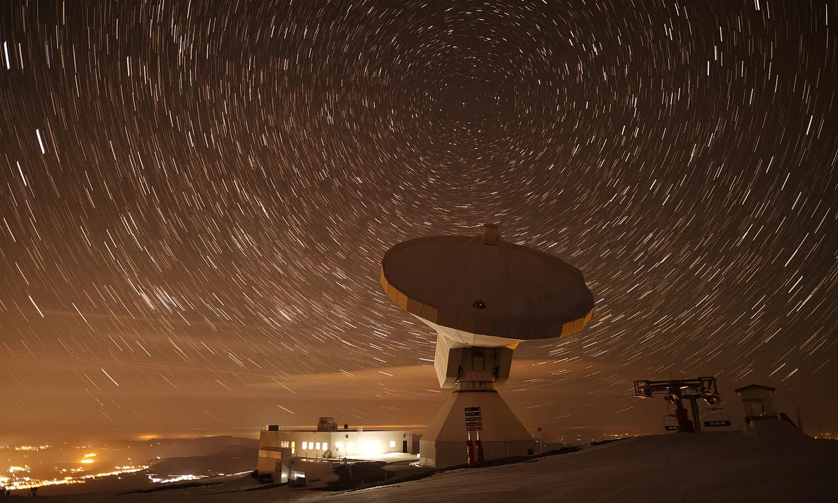 Imagen principal sobre Las ondas de radio cósmicas