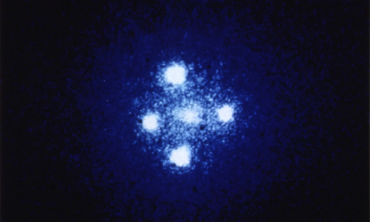 Imagen principal sobre Los anillos de Einstein